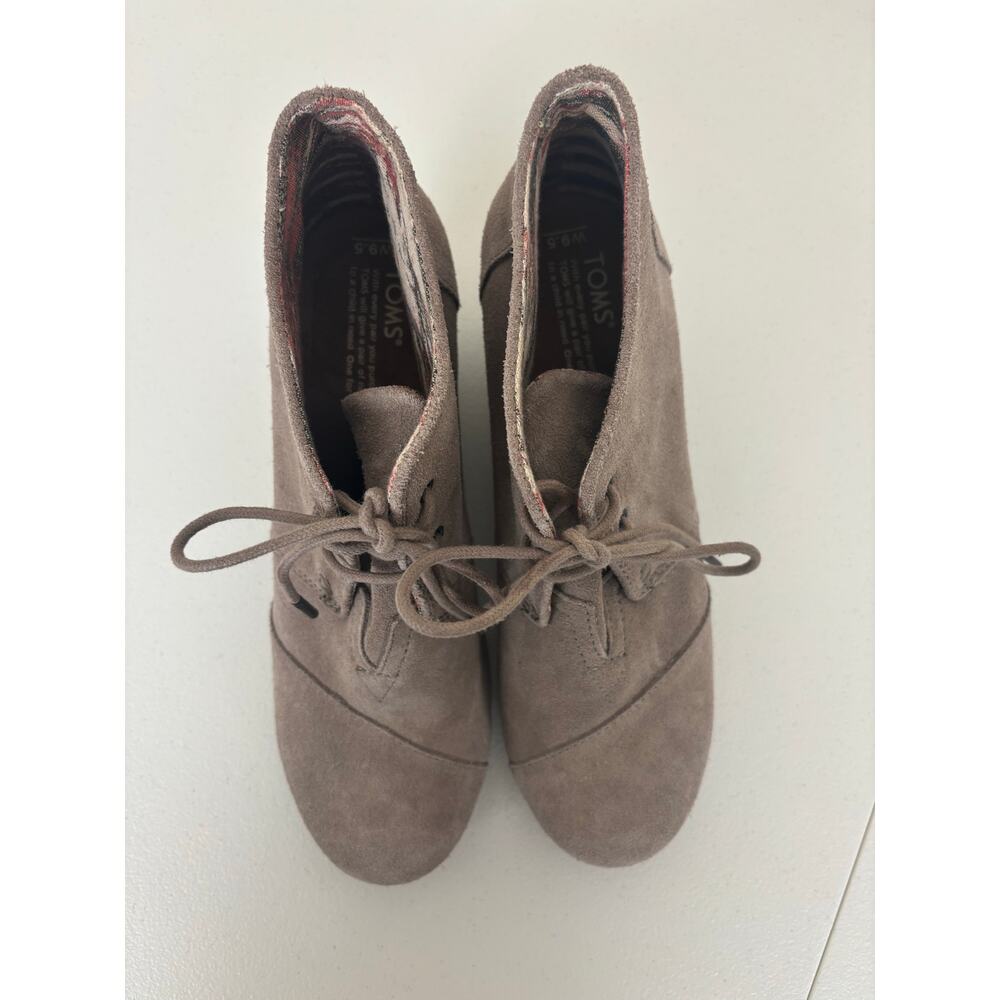 Tom’s Taupe Suede Leather Desert Wedge Ankle Boots Size 9.5 - Picture 9 of 10